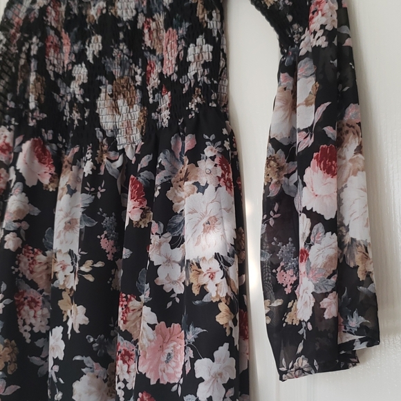 Off the shoulder mini dress - Picture 4 of 6